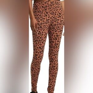 WILD FABLE size LARGE Brown & BLACK Leopard Print Leggings. NWT!!